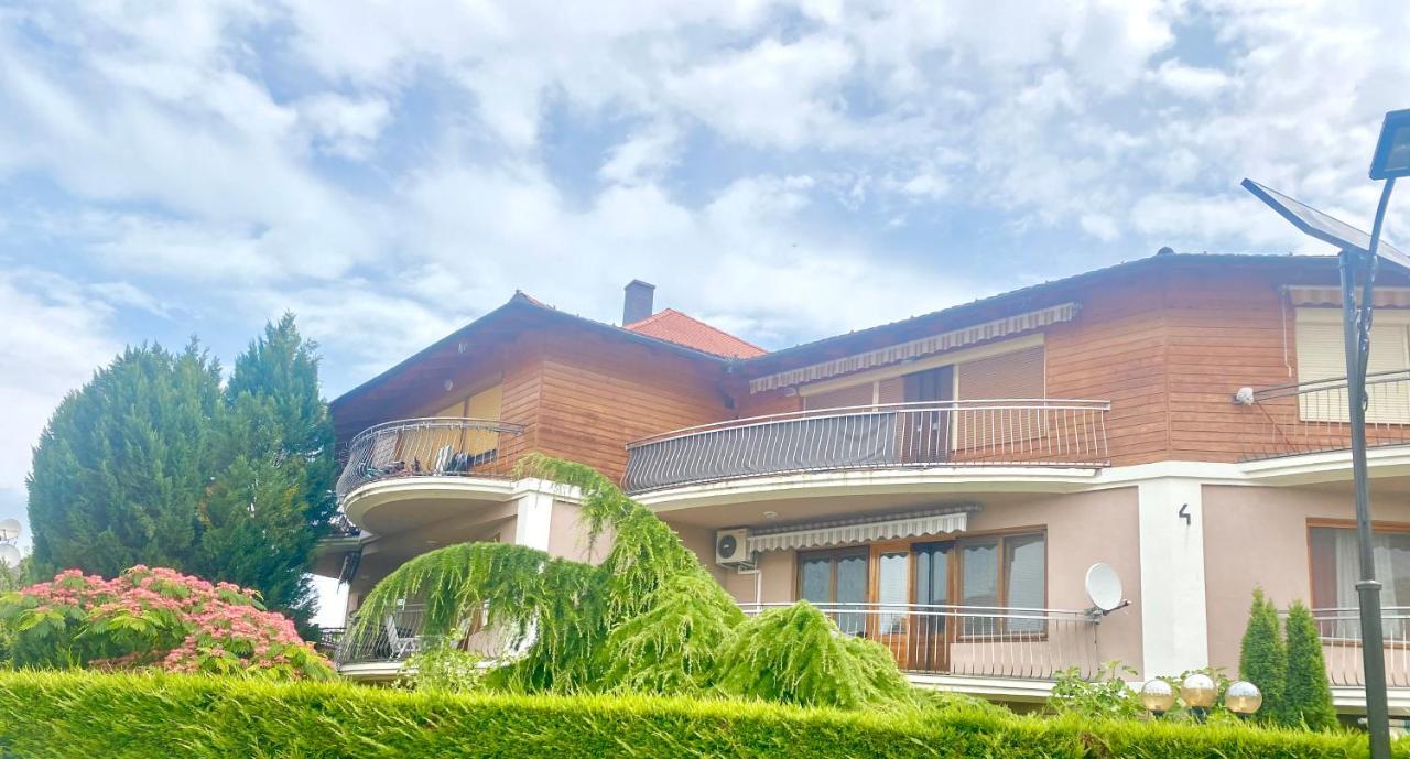 Selyemakacapartman Balatonlelle Exterior photo