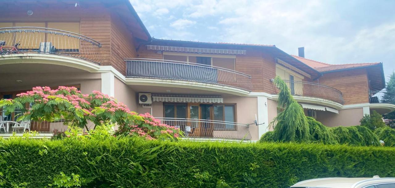 Selyemakacapartman Balatonlelle Exterior photo